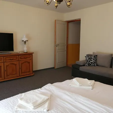 Apartament Flóra Kehidakustány