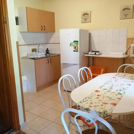 Flóra Apartament Kehidakustány